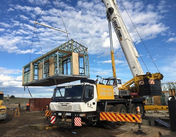 Casey Crane Hire lifting crew
